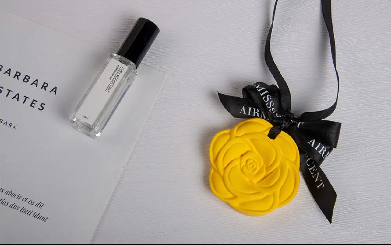 تعليقة الورده الفواحه المعطره مع بخاخ العطر