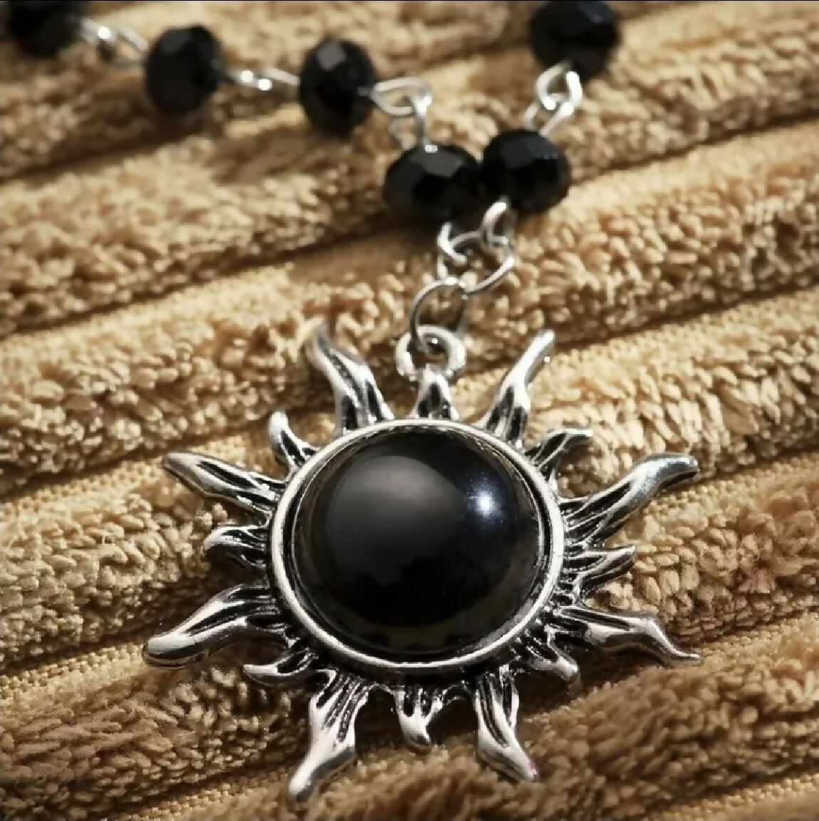 VEMO|Black Sun Pendant Necklace