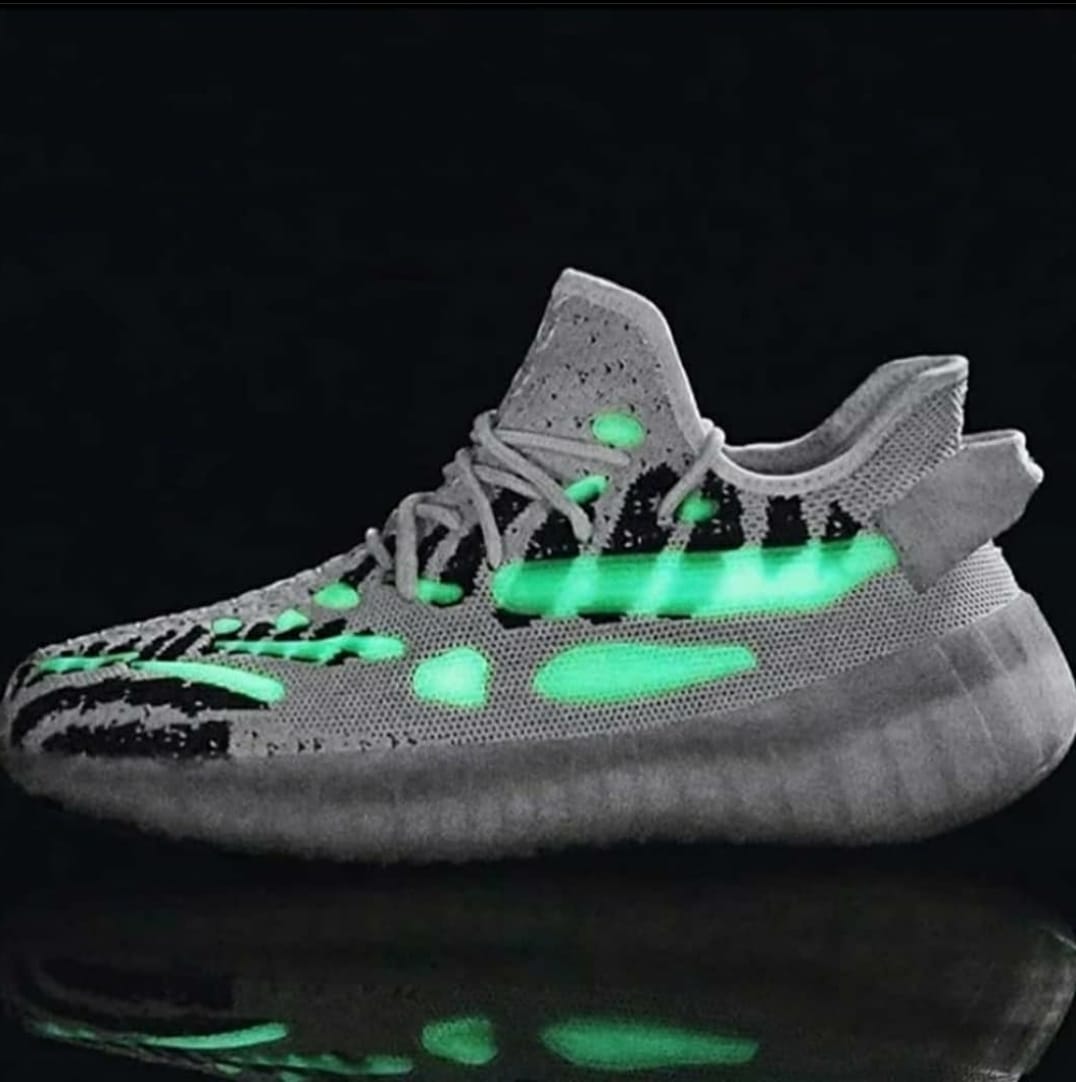 Yeezy حذاء مضيئ