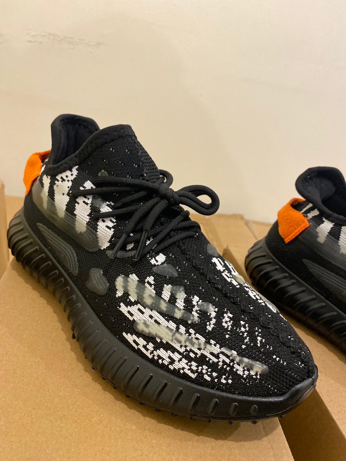 Yeezy حذاء مضيئ