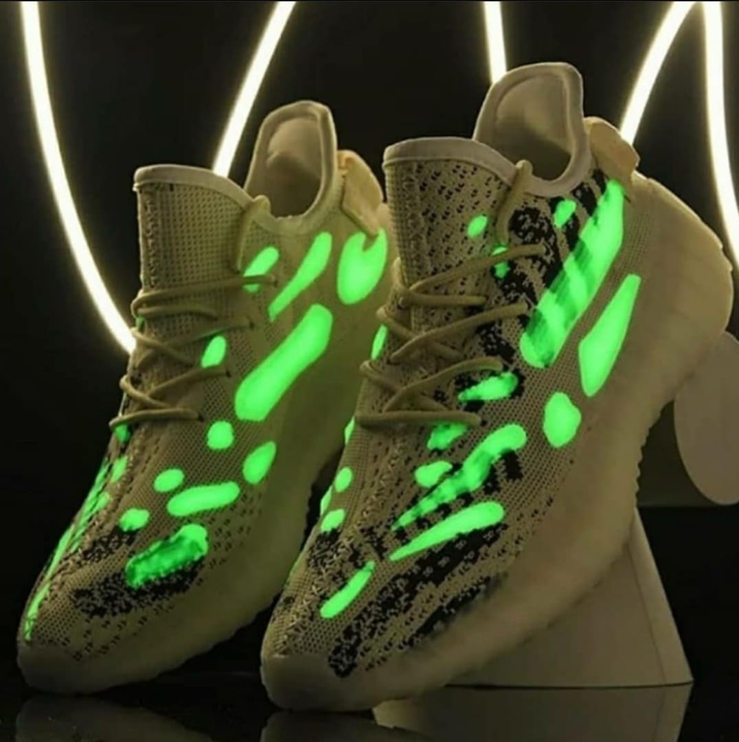 Yeezy حذاء مضيئ