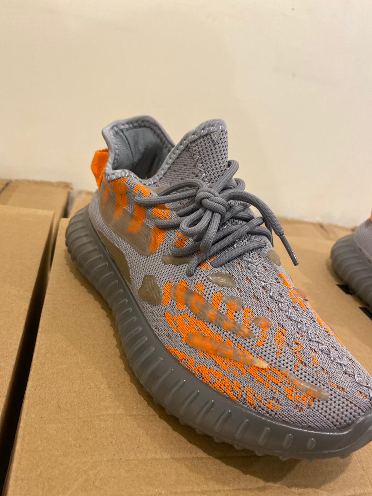 Yeezy حذاء مضيئ