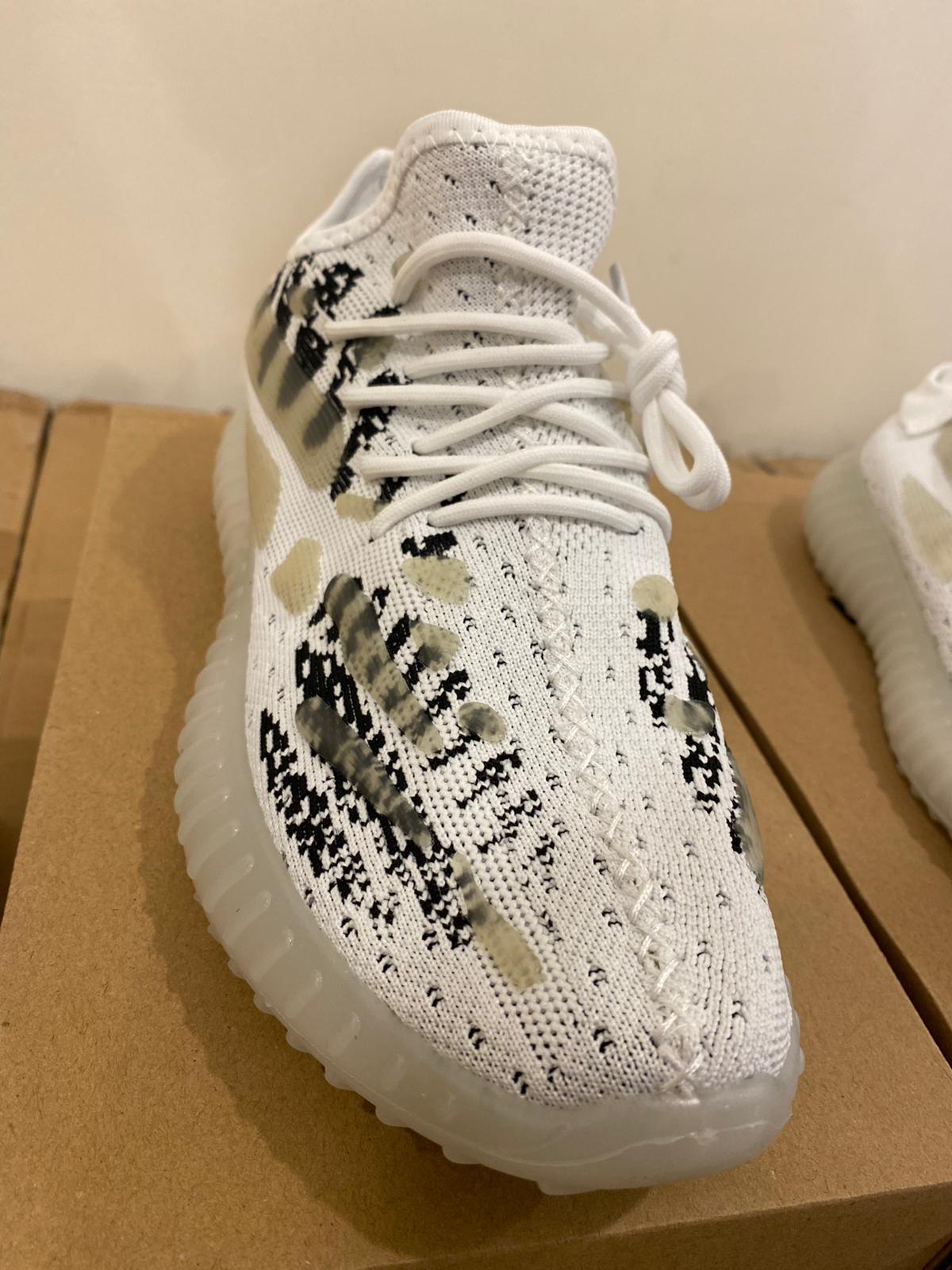 Yeezy حذاء مضيئ