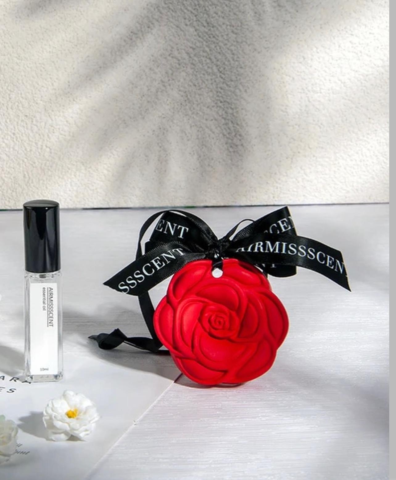 تعليقة الورده الفواحه المعطره مع بخاخ العطر