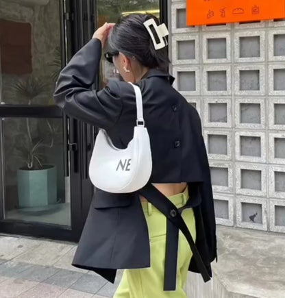 بليزر قصير من الخلف