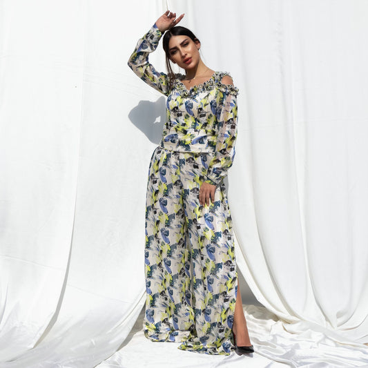 Jumpsuit comes with belt