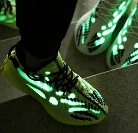 Yeezy  حذاء مضيئ