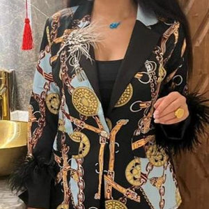 سترة من الريش الأسود